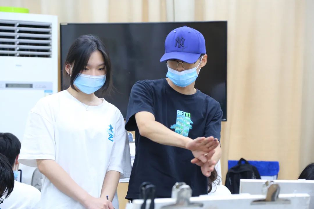 k8凯发(中国)天生赢家·一触即发2023届学员素描静物写生课堂