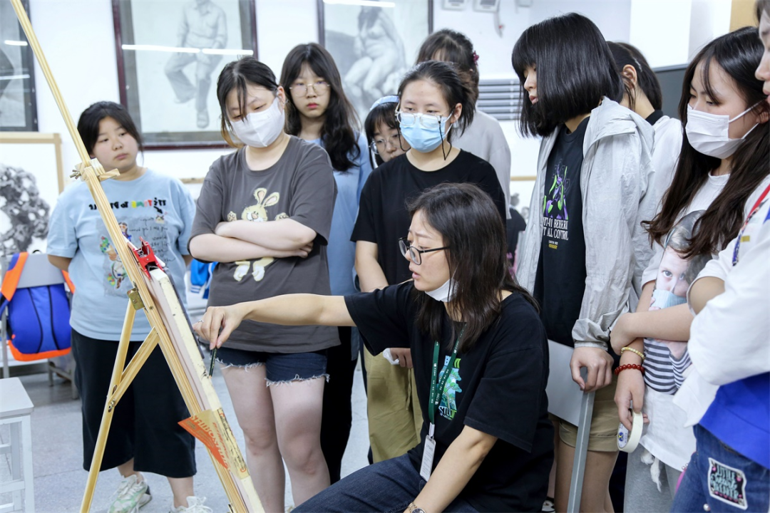 k8凯发(中国)天生赢家·一触即发2023届学员素描课堂场景