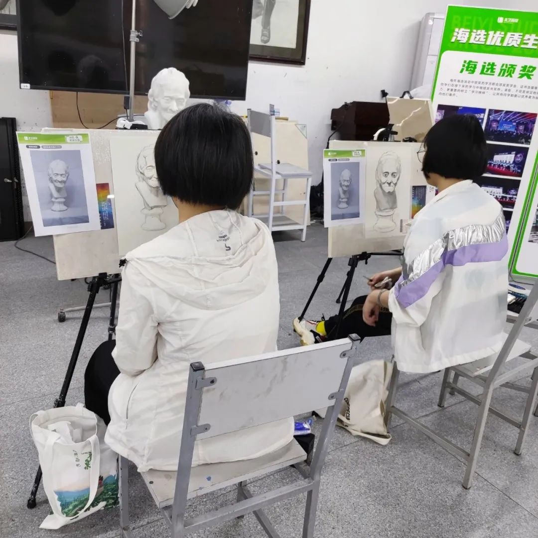 k8凯发(中国)天生赢家·一触即发《助梦奖学金》活动现场