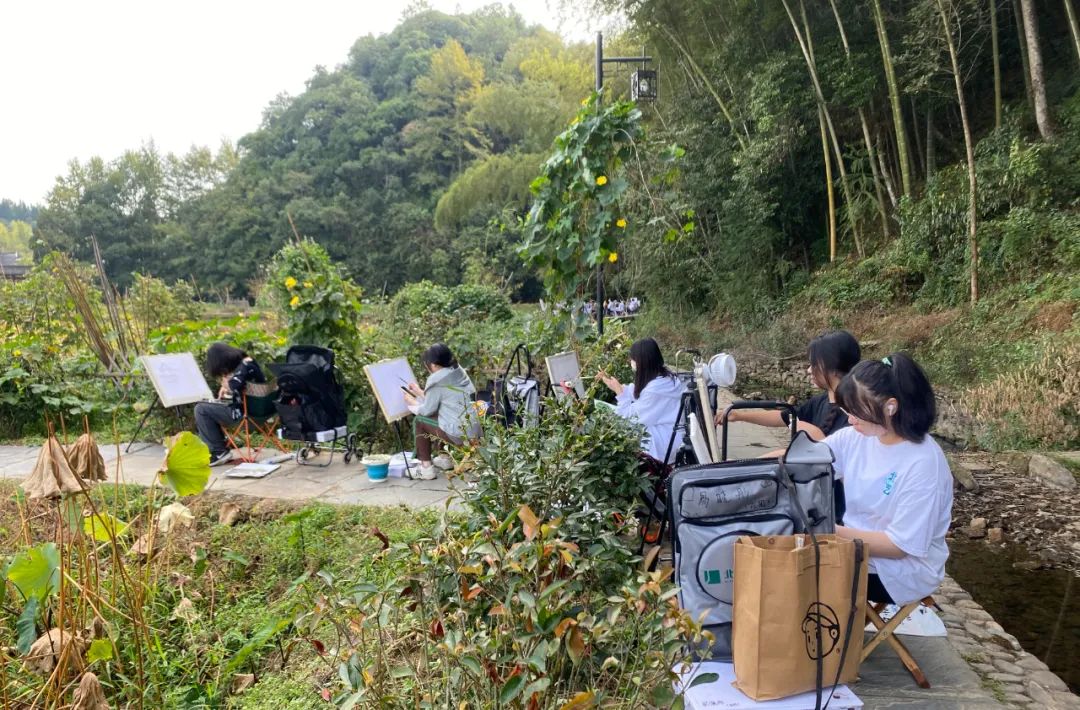  k8凯发(中国)天生赢家·一触即发2023届学员婺源写生师生同乐