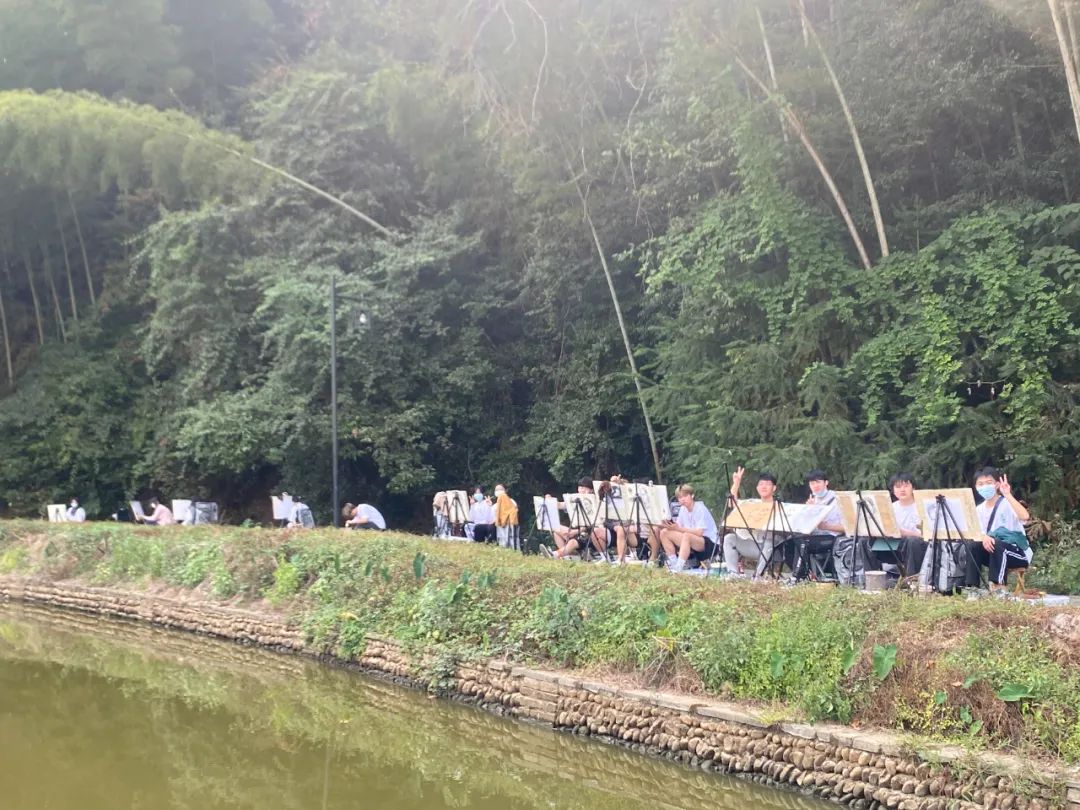  k8凯发(中国)天生赢家·一触即发2023届学员婺源写生师生同乐