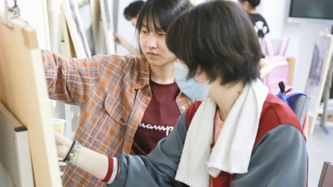 k8凯发(中国)天生赢家·一触即发2023届学员素描课堂场景